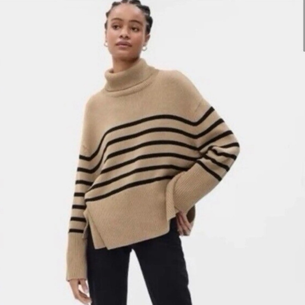 Gap split hem turtleneck